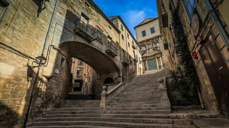 Girona and Figueres Full-Day Tour with Hotel Pick Up - Transport, timing, and the long-day tradeoff