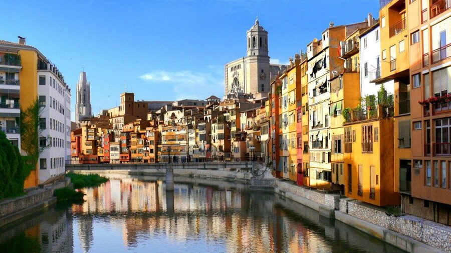 Girona and Figueres Full-Day Tour with Hotel Pick Up - Figueres and the building Dalí turned into art
