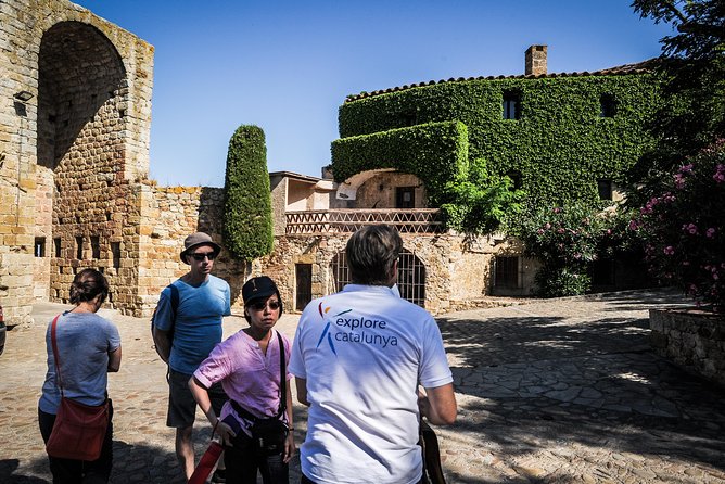 Girona & Costa Brava Small Group Tour From Barcelona with Paella! - Girona at 3 p.m., walls, lanes, and a grand cathedral
