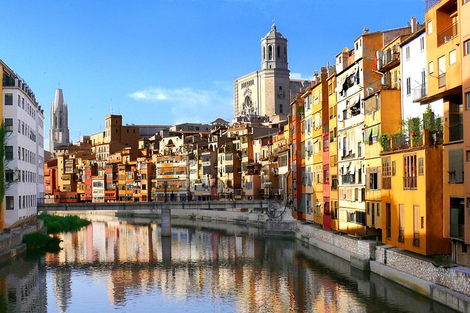 Girona & Dali Museum Small Group Tour with Pick-up from Barcelona - Barcelona pickup and the ride north