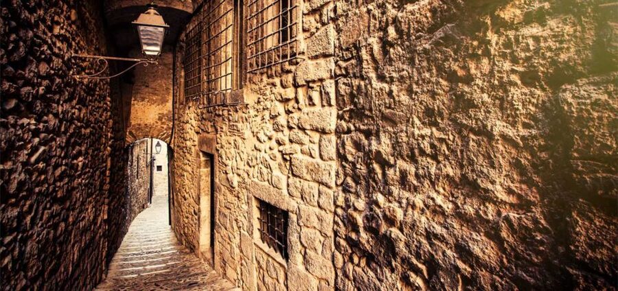 Girona: Game of Thrones Small Group Tour - What the guide adds to the experience