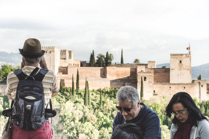 Golden Hour in Granada: Sunset Walking Tour with Play Granada - Returning by Paseo de los Tristes