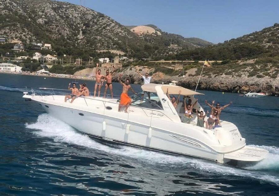 Gran Canaria: Shared yacht excursion with beverages, lunch and snorkeling - Sailing toward Mogán and Perchel cove