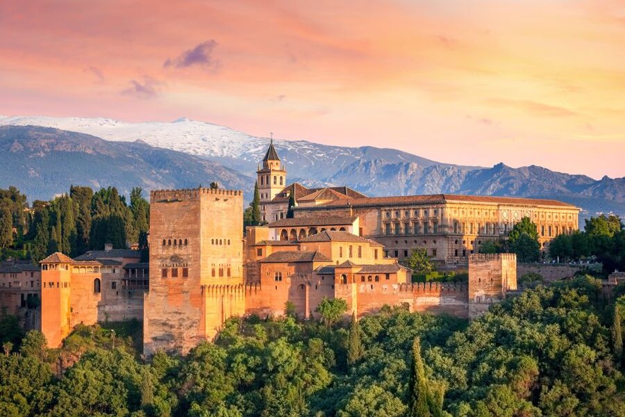Granada: 3-Hour Alhambra and Generalife Gardens Guided Tour - Why the Alhambra needs a guided visit