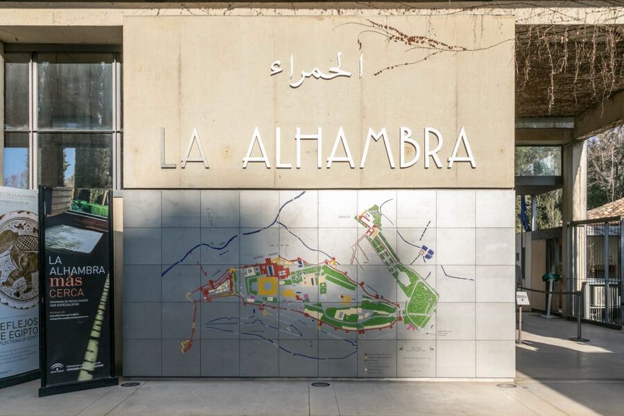 Granada: 3-Hour Alhambra and Generalife Gardens Guided Tour - The shifting Nasrid Palace time
