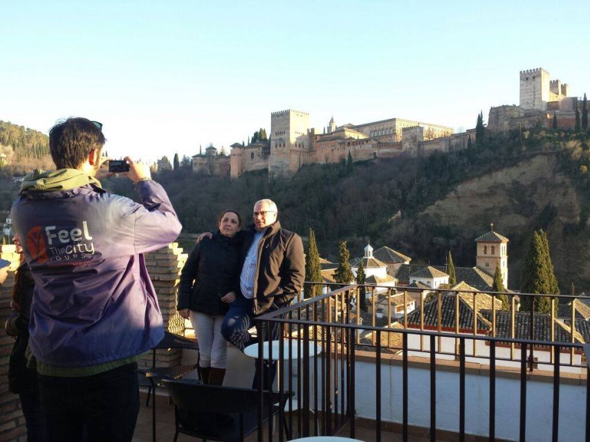 Granada: Albaicín and Sacromonte 2.5-Hour Walking Tour - Albaicín’s lanes and Moorish design