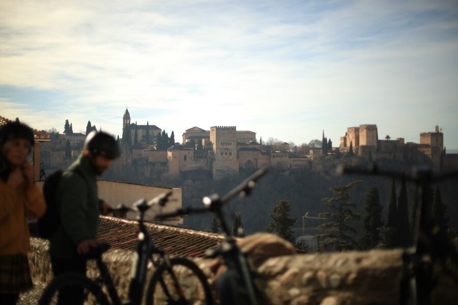 Granada: Albaicin and Sacromonte E-Bike Tour - What the guides add to the experience