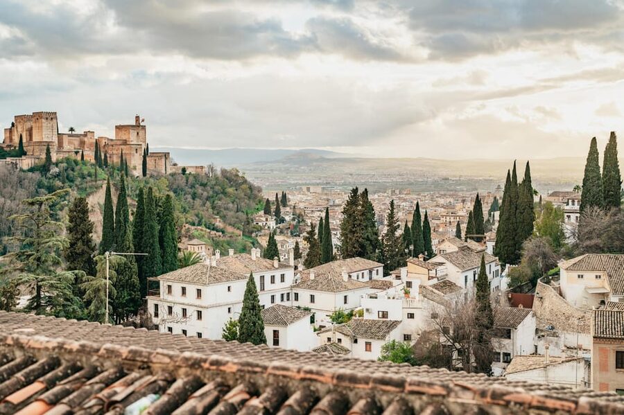 Granada: Albaicín and Sacromonte Guided Sunset Walking Tour - Key points at a glance