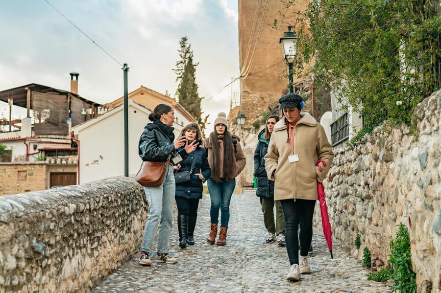 Granada: Albaicín and Sacromonte Guided Sunset Walking Tour - El Bañuelo and the old city’s architectural clues