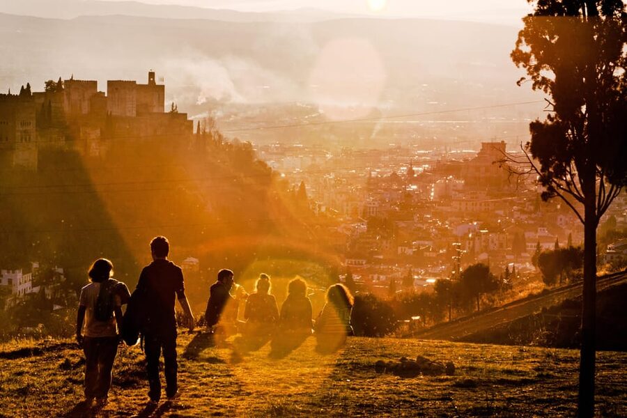 Granada: Albaicín and Sacromonte Guided Sunset Walking Tour - How hard is the uphill route?