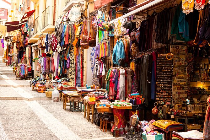 Granada: Albaicin and Sacromonte Private Tour - Starting beside the Darro at Plaza Nueva