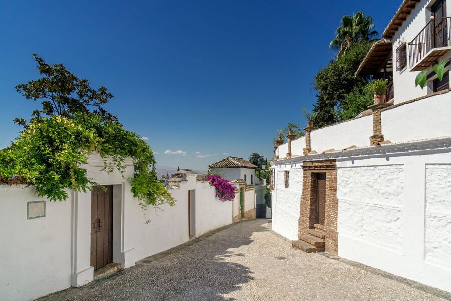 Granada: Albaicín and Sacromonte Walking Tour - Cuesta del Chapiz and the descent to the Darro