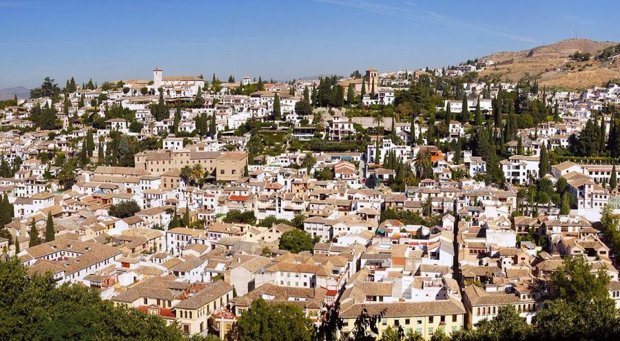 Granada: Albaicín and Sacromonte Walking Tour - The guides make the difference
