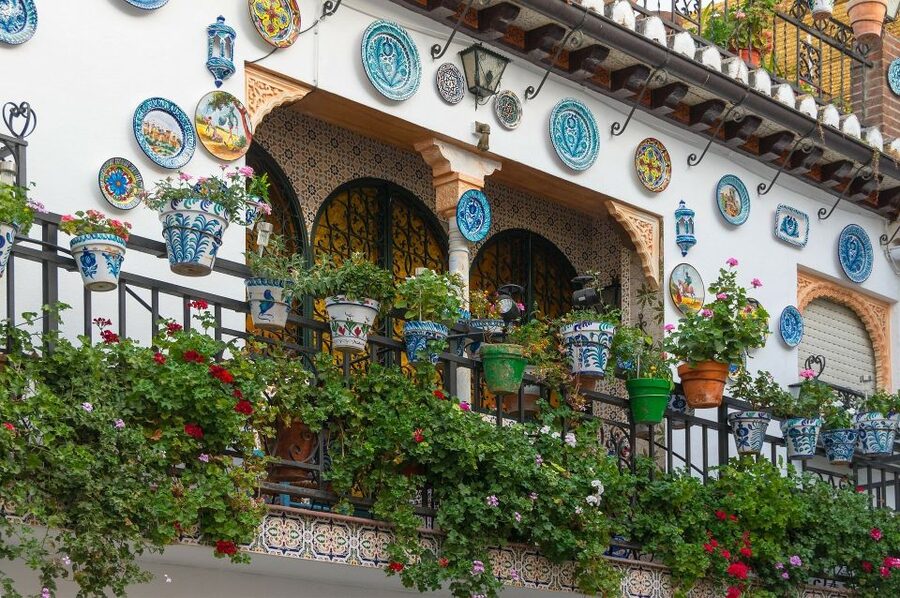 Granada: Albaicín, Sacromonte & Museum of Caves Walking Tour - Sacromonte viewpoints and local stories