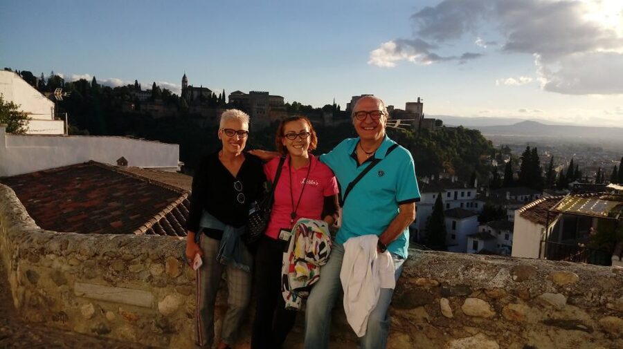 Granada: Albaicín, Sacromonte & Museum of Caves Walking Tour - Guides, language, and group size