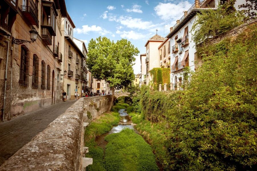 Granada: Albayzin and Sacromonte Walking Tour - Starting at Plaza Nueva and meeting Granada’s past