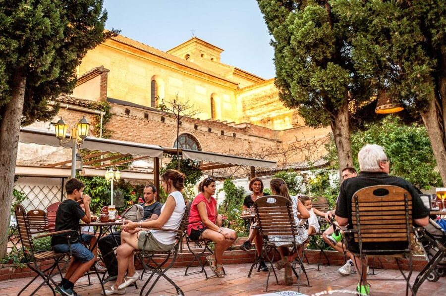 Granada: Albayzin and Sacromonte Walking Tour - Timing, pace, and physical effort