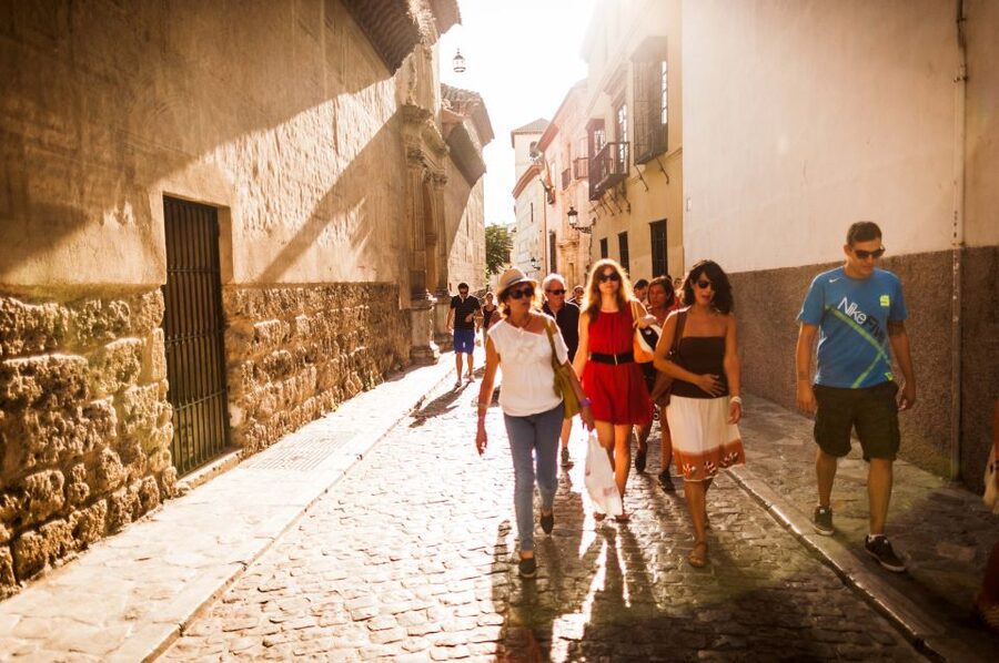 Granada: Albayzin and Sacromonte Walking Tour - Who should book this Granada walk?