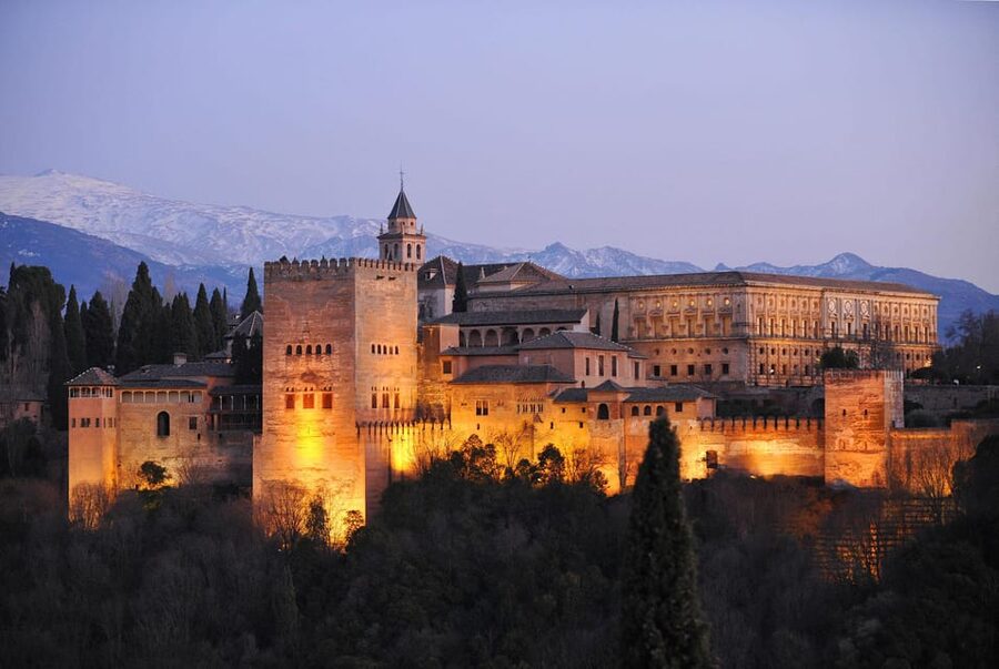 Granada: Alhambra and Generalife Garden Ticket & Guided Tour - Five things to know before you book