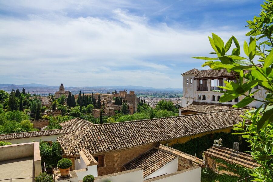 Granada: Alhambra and Generalife Gardens Guided Tour - The Alcazaba, where the military story begins