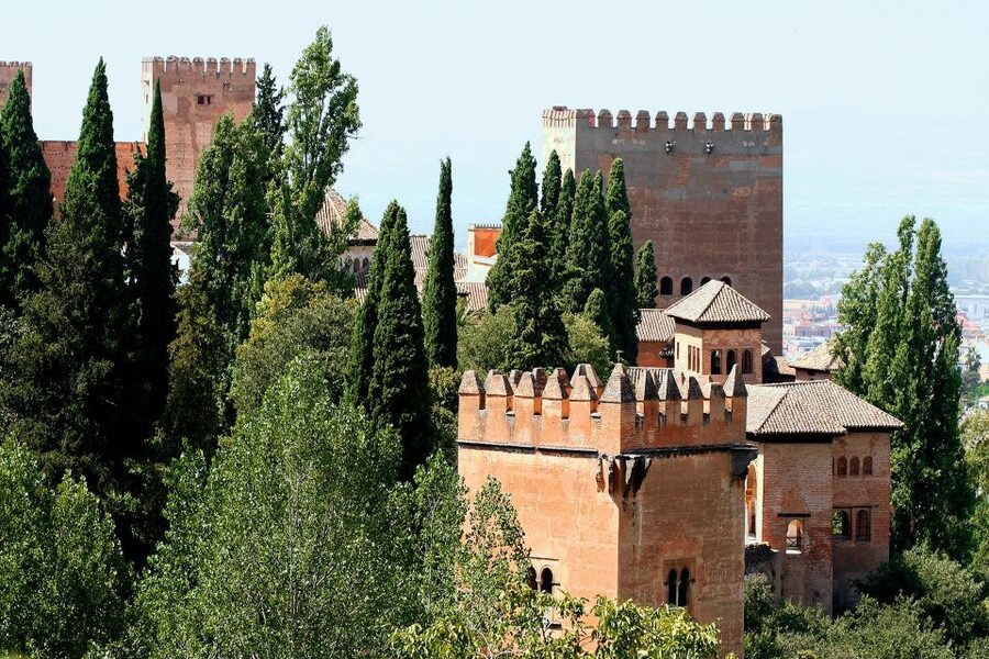 Granada: Alhambra and Generalife Gardens Guided Tour - Generalife Palace and its garden of water and views