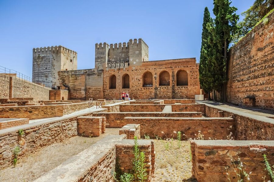 Granada: Alhambra and Nasrid Palaces Entry Ticket - Generalife Gardens and the pleasure of slowing down