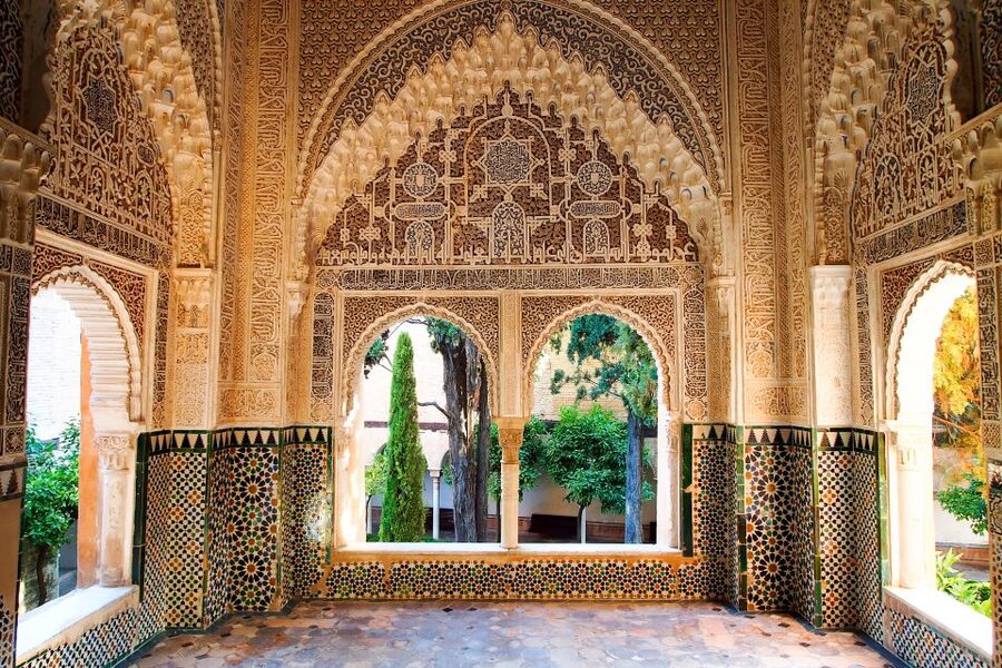 Granada: Alhambra and Nasrid Palaces Private Tour - The Nasrid Palaces: the heart of the visit