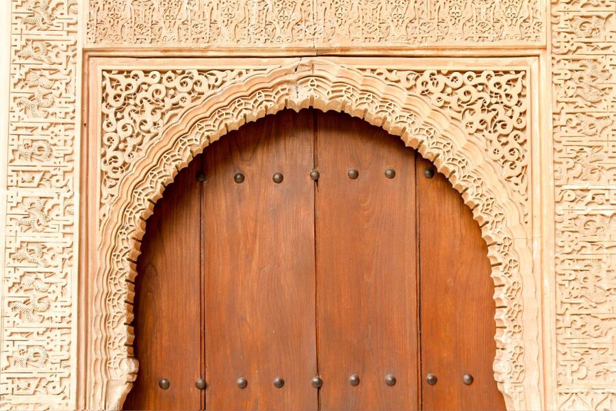 Granada: Alhambra and Nasrid Palaces Private Tour - What your guide adds to the Alhambra