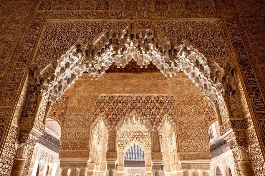 Granada: Alhambra Complex Guided Tour Options - Generalife Gardens: Water, Plants, and Royal Leisure