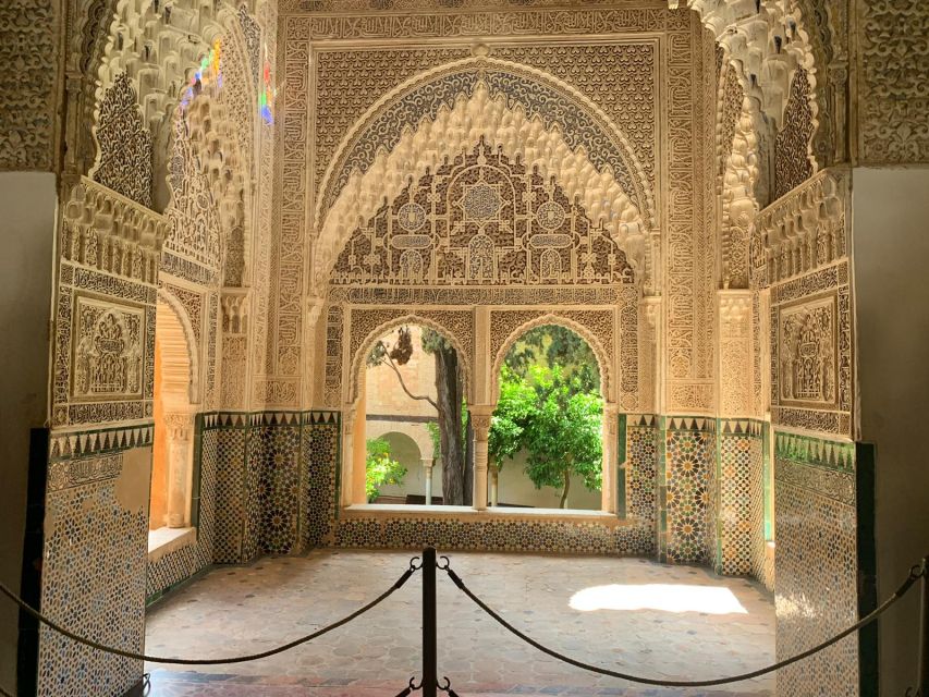 Granada: Alhambra Complex Guided Tour with Ticket - Meeting at the Access Pavilion