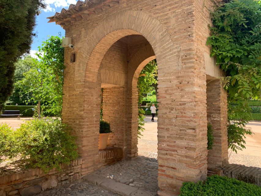 Granada: Alhambra Complex Guided Tour with Ticket - The Alcazaba: Towers, Soldiers, and the Old Medina