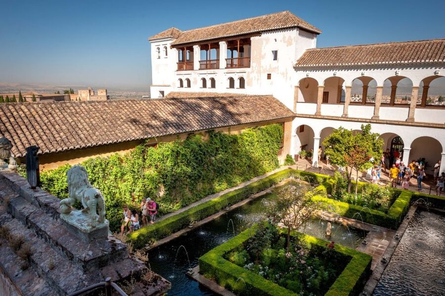 Granada: Alhambra Entry Ticket with Audio Guide - How the audio guide works in practice