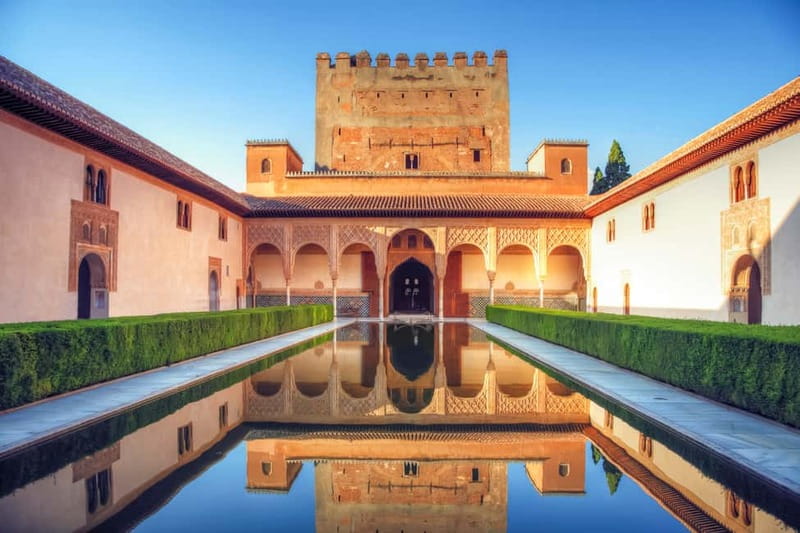 Granada: Alhambra & Gardens Tour w/Nasrid Palaces Option - Should you book it?