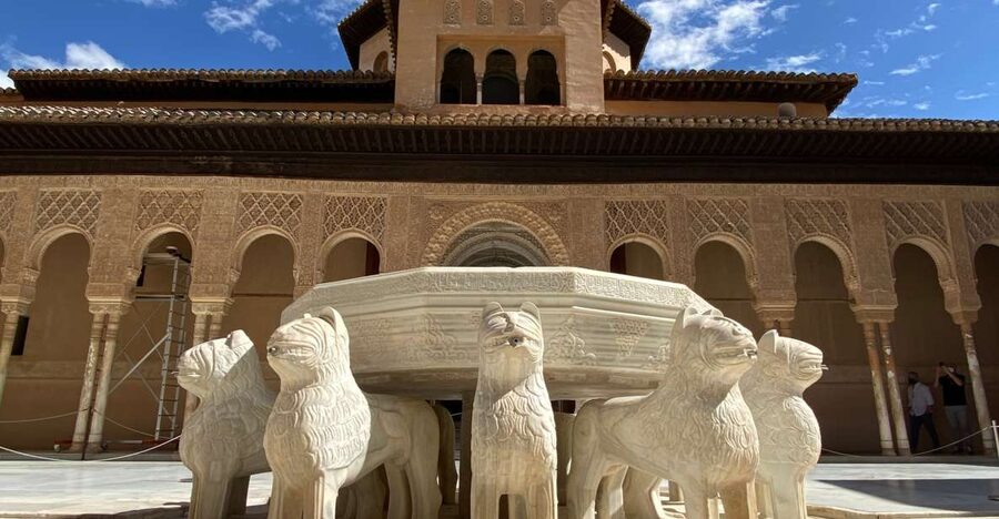 Granada: Alhambra & Generalife Fast-Track Guided Tour - Key points to know before booking