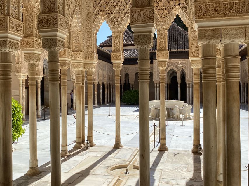 Granada: Alhambra & Generalife Fast-Track Guided Tour - Comares Palace and the sultan’s throne room