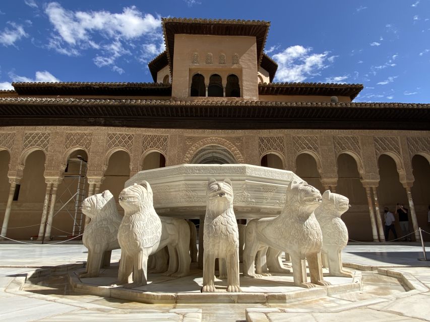 Granada: Alhambra & Generalife Fast-Track Guided Tour - The Court of the Lions and Nasrid artistry