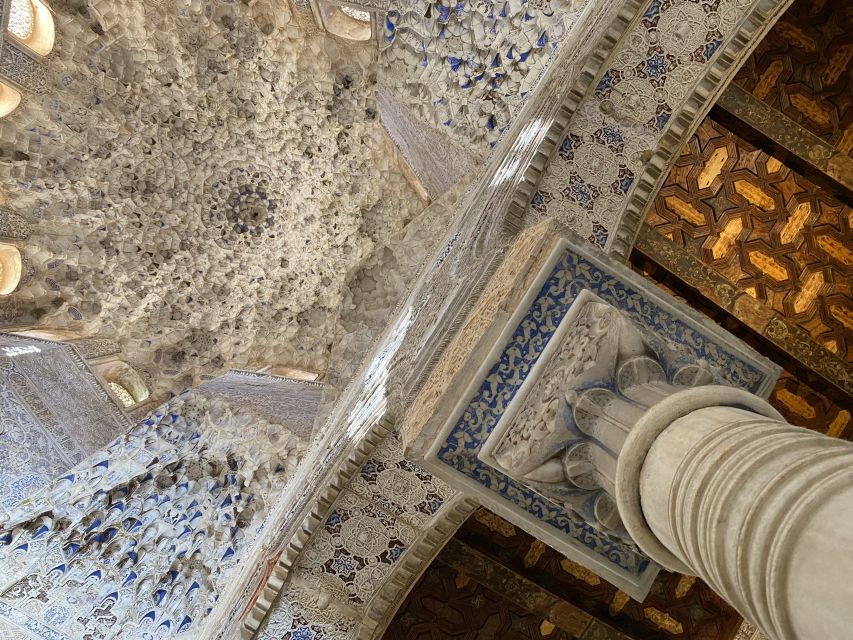 Granada: Alhambra & Generalife Fast-Track Guided Tour - Generalife Gardens and the summer palace
