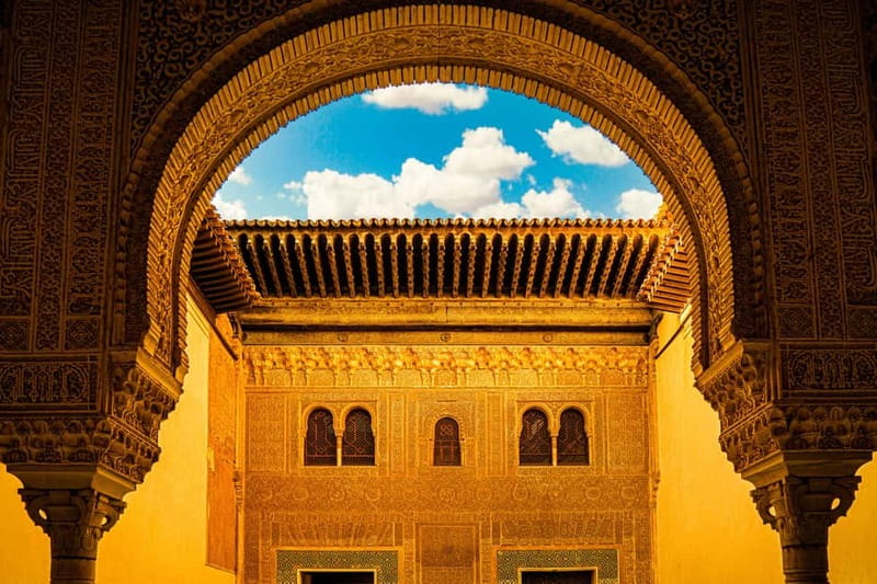 Granada: Alhambra, Generalife & Nasrid Palaces Guided Tour - Nasrid Palaces: the reason to book early