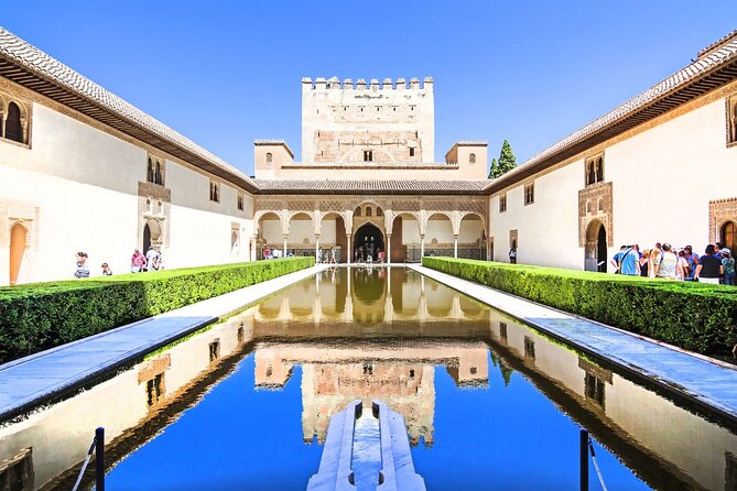 Granada: Alhambra Guided Tour including Nasrid Palaces - Alcazaba and Torre de la Vela: the military side