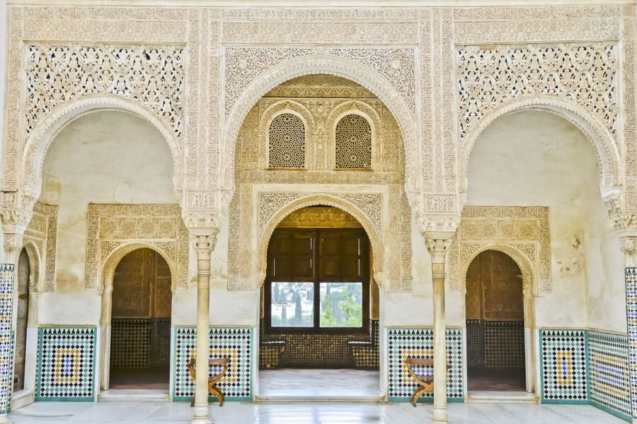 Granada: Alhambra, Nasrid, and Generalife Private Tour - Generalife Gardens, water, and a quieter rhythm