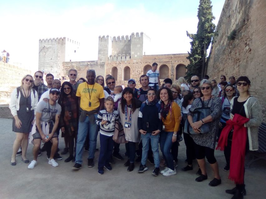 Granada: Alhambra, Nasrid Palaces, & Generalife Guided Tour - Why the guides matter