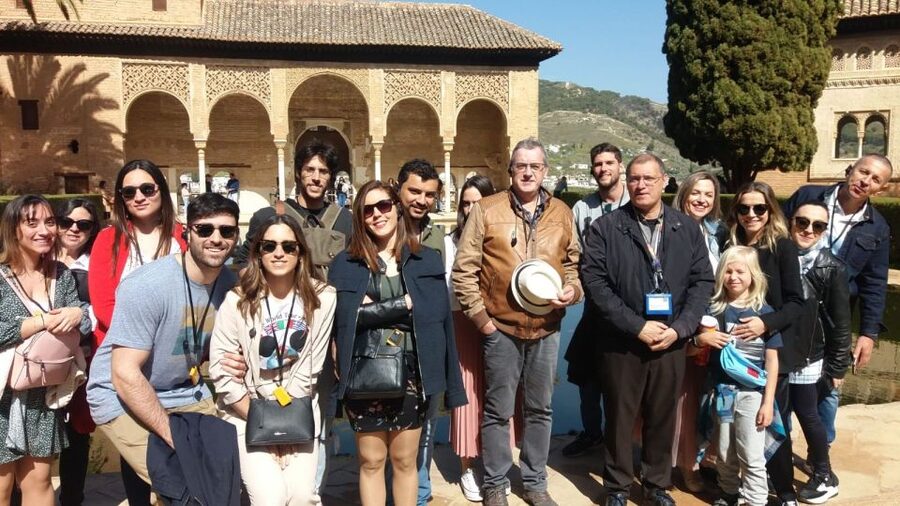 Granada: Alhambra, Nasrid Palaces, & Generalife Guided Tour - Group size and language: the real trade-off