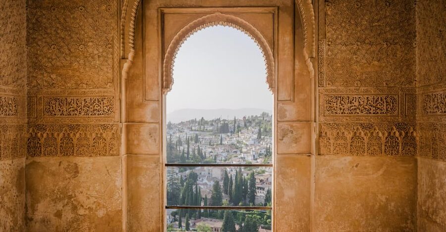 Granada: Alhambra & Nasrid Palaces Small Group Guided Tour - The Generalife gardens and palace