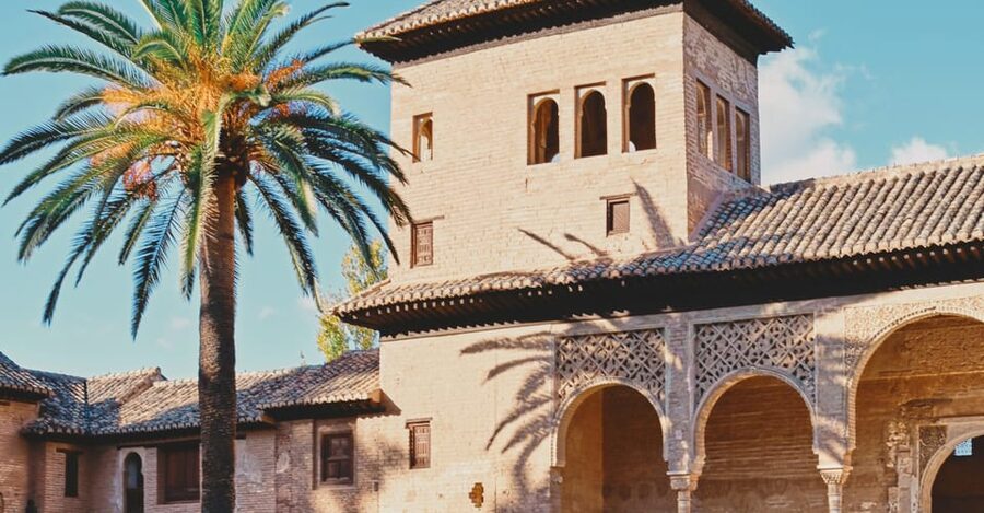 Granada: Alhambra & Nasrid Palaces Small Group Guided Tour - Timing, language, and practical comfort
