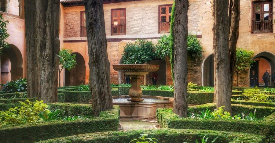 Granada: Alhambra & Nasrid Palaces Small Group Guided Tour - Who should book this Alhambra tour?