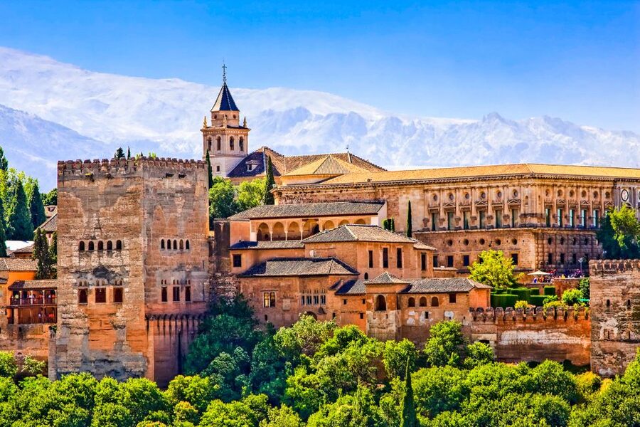 Granada: Alhambra & Nasrid Palaces Tour with Tickets - Language, weather, and useful preparation