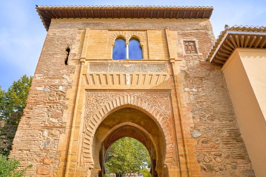 Granada: Alhambra Small Group Tour with Nasrid Palaces - Key points at a glance