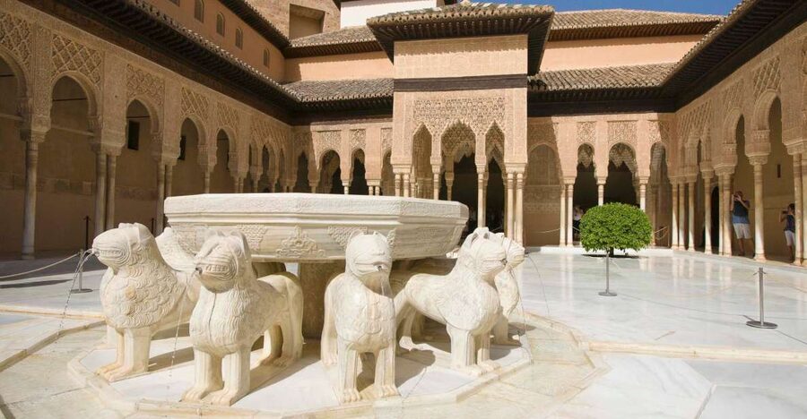 Granada: Alhambra Small Group Tour with Nasrid Palaces - Why a guide helps at the Alhambra