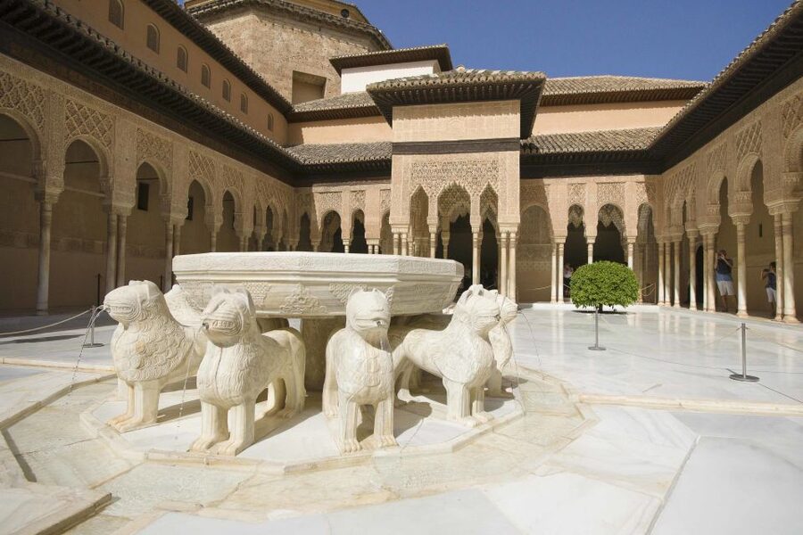 Granada: Alhambra Small Group Tour with Nasrid Palaces - Meeting point, timing, and what to bring