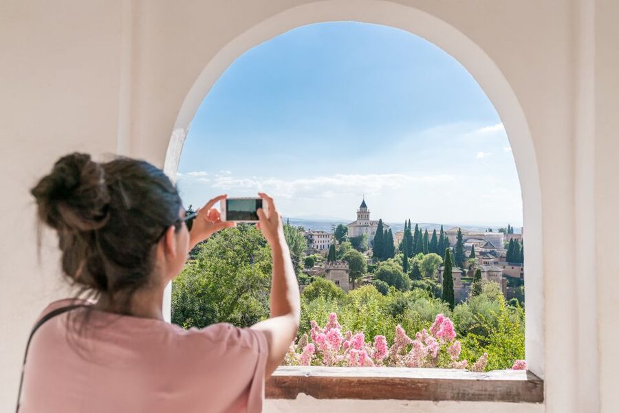 Granada: Alhambra Ticket and Guided Tour with Nasrid Palaces - Generalife gardens and the old summer palace